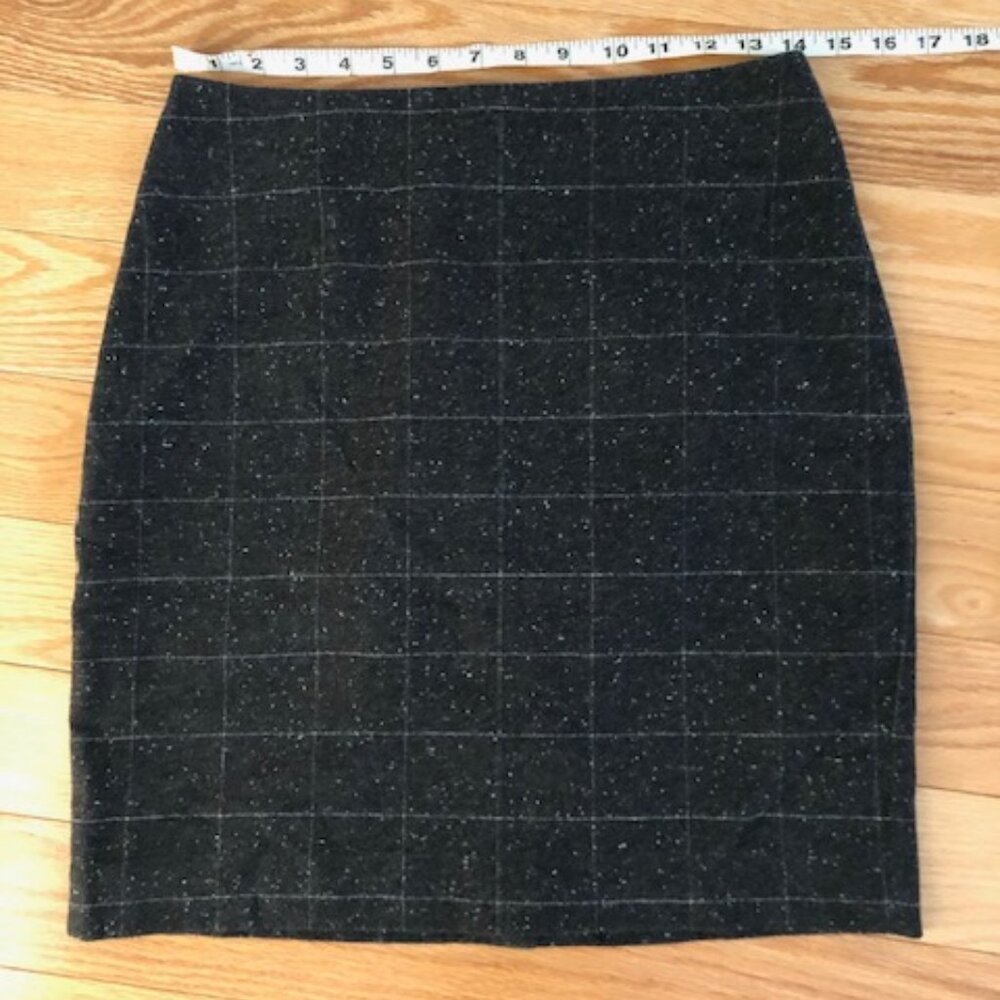 Banana Republic Pencil Skirt, size 2 (NWT)
